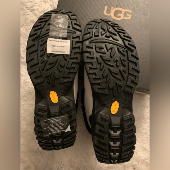 Ugg Butte Boots - Picture 7 of 11